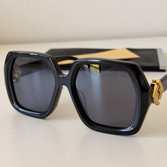 New Fendi Black Square Sunglasses, FE40139F 01V, Authentic main image 4